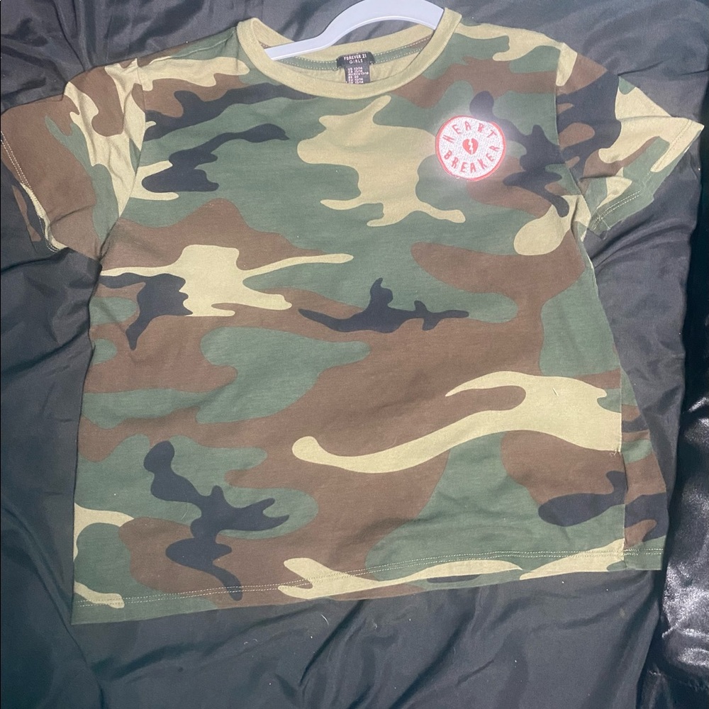 Size kids 13/14 forever 21 army cropped that says heart breaker in the corner